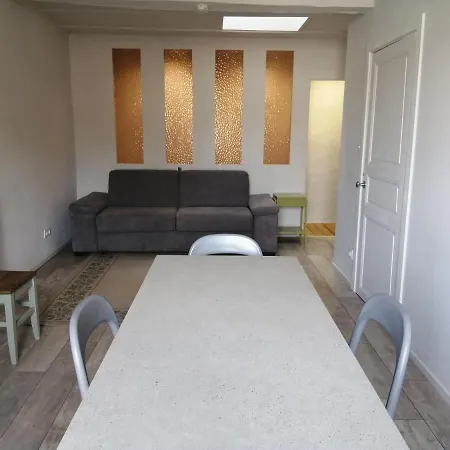 Dom wakacyjny Immaculate 2-bed House In Saint-Martin-L'ars